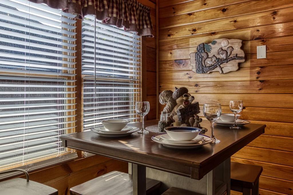 The Nut House, Hot Tub, Game Room, Wifi, 1089 Free Tickets Each Paid Day, Dollywood And More! Hébergement de vacances *