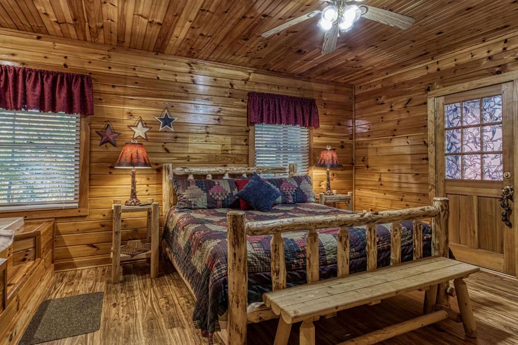 The Nut House, Hot Tub, Game Room, Wifi, 1089 Free Tickets Each Paid Day, Dollywood And More! * Pigeon Forge
