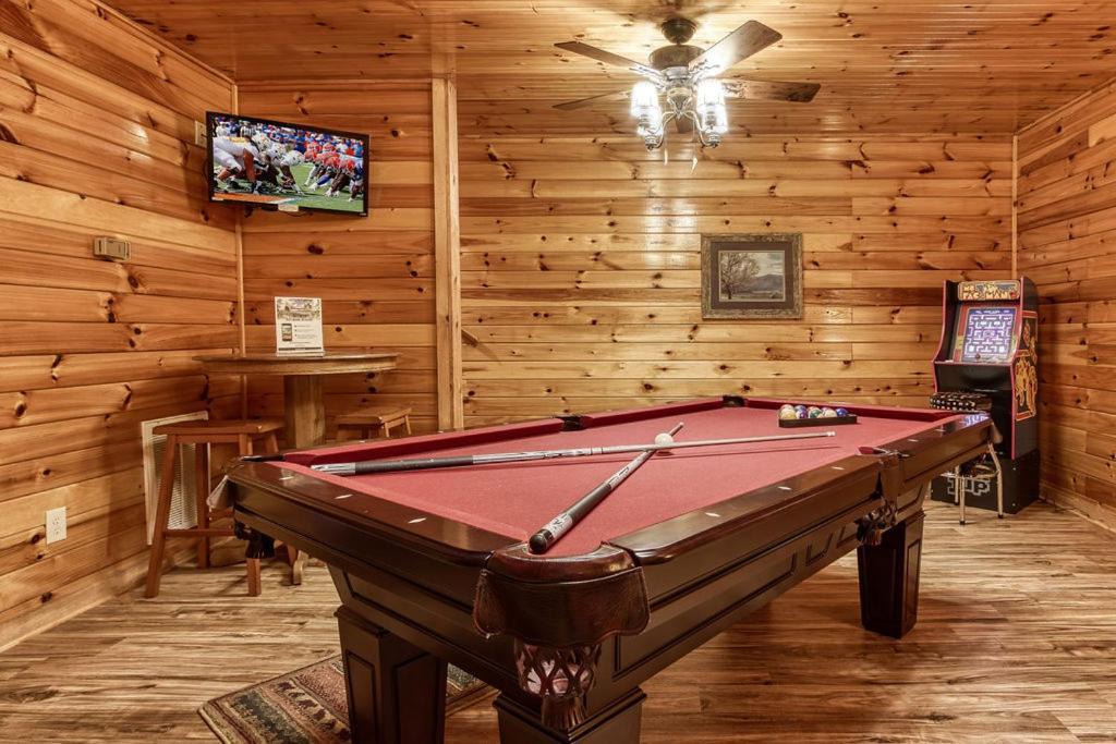 The Nut House, Hot Tub, Game Room, Wifi, 1089 Free Tickets Each Paid Day, Dollywood And More! Hébergement de vacances *