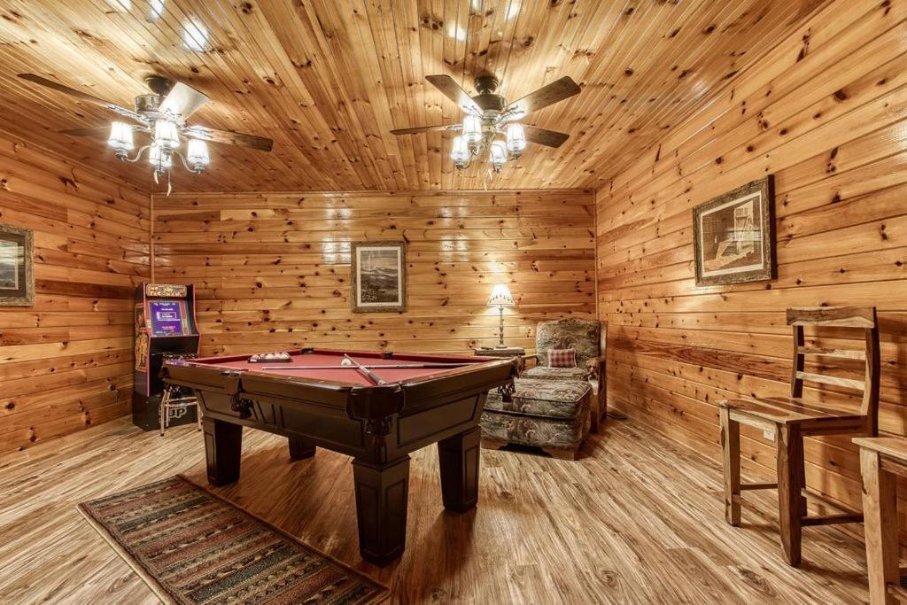 The Nut House, Hot Tub, Game Room, Wifi, 1089 Free Tickets Each Paid Day, Dollywood And More! Hébergement de vacances Pigeon Forge